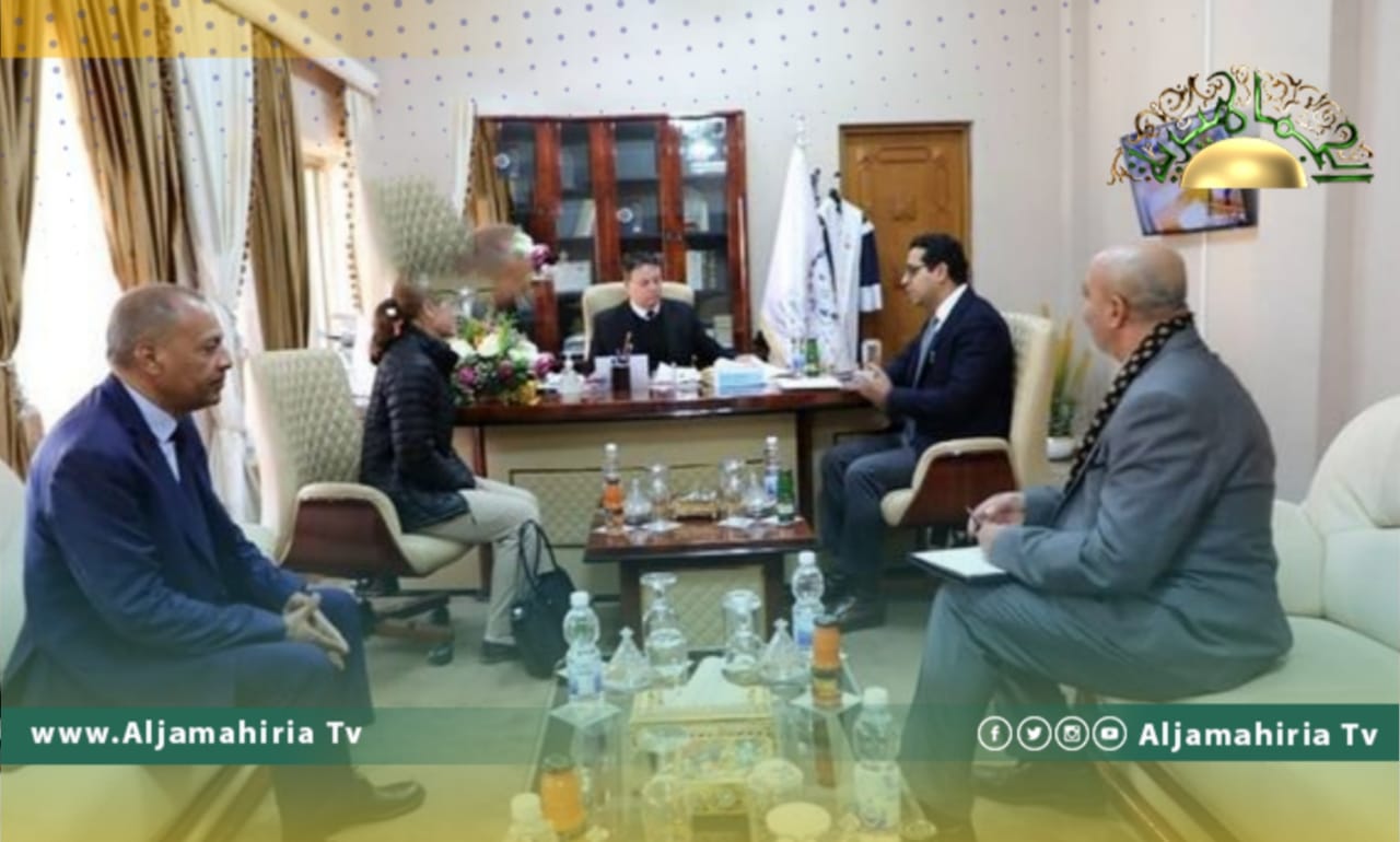 القوي يلتقي وفدًا من السفارة الأمريكية.. وهذا ما جرى بحثه