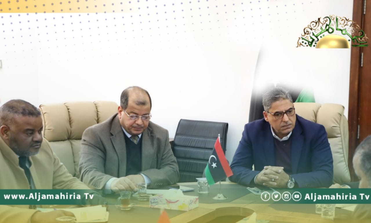 وزارة العمل والتأهيل تبحث مع مؤسسة النفط تسهيل إجراءات العمالة الأجنبية