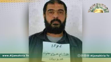 بالفيديو| مداهمة منزل عميد بلدية مسلاتة على خلفية اتهامه بقضايا قتل وخطف وسرقة