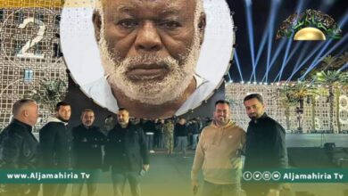 رواد التواصل الاجتماعي يسخرون من الاحتفالات بفبراير ويصممون معاناة ليبيا على منصة الحفل
