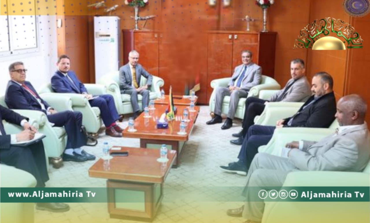 وزير المواصلات يلتقي سفير فرنسا والحظر المفروض على الطيران الليبي على الأجندة