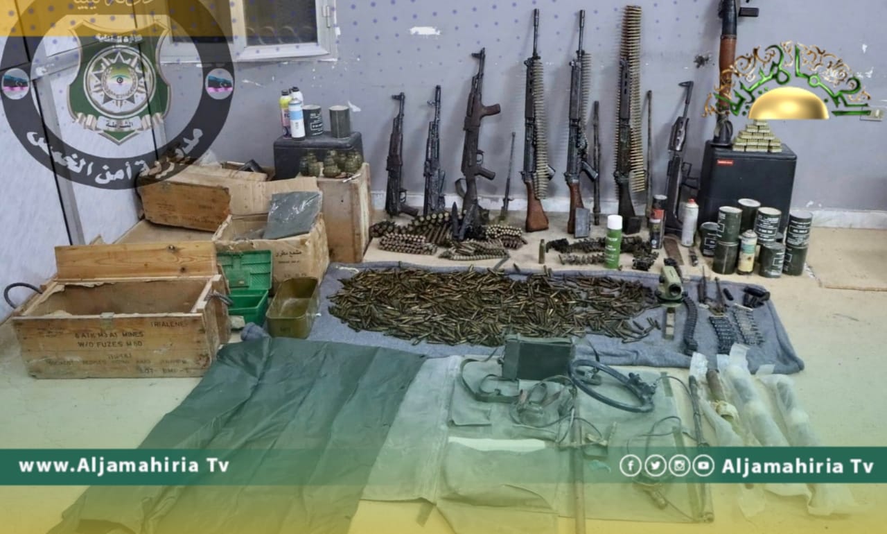وسط فوضى.. داخلية الدبيبة تعلن القبض على شخص لدية ترسانة أسلحة بمنزله
