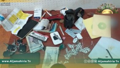 بنغازي: ضبط 3 أشخاص يتعاطون المخدرات داخل سيارتين