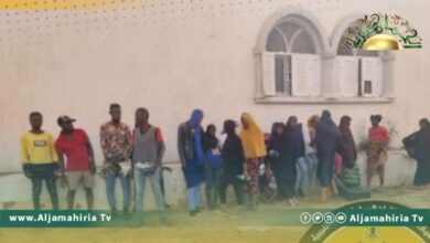 الكتيبة "676 مشاة": ضبط مهاجرين بينهم نساء وأطفال محتجزين في أم الأرانب