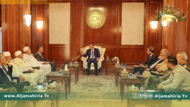 الدبيبة يلتقي وفدًا من أعيان زوارة لبحث الوضع الأمني وتحسين الخدمات