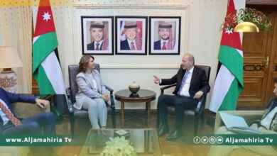 المنقوش مع وزير الخارجية الأردني