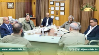 المنفي يستعرض مع الأجهزة الأمنية تطورات الأوضاع وآليات دعمها لأداء مهامها