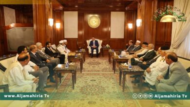الدبيبة مع أعيان قصر الحاج