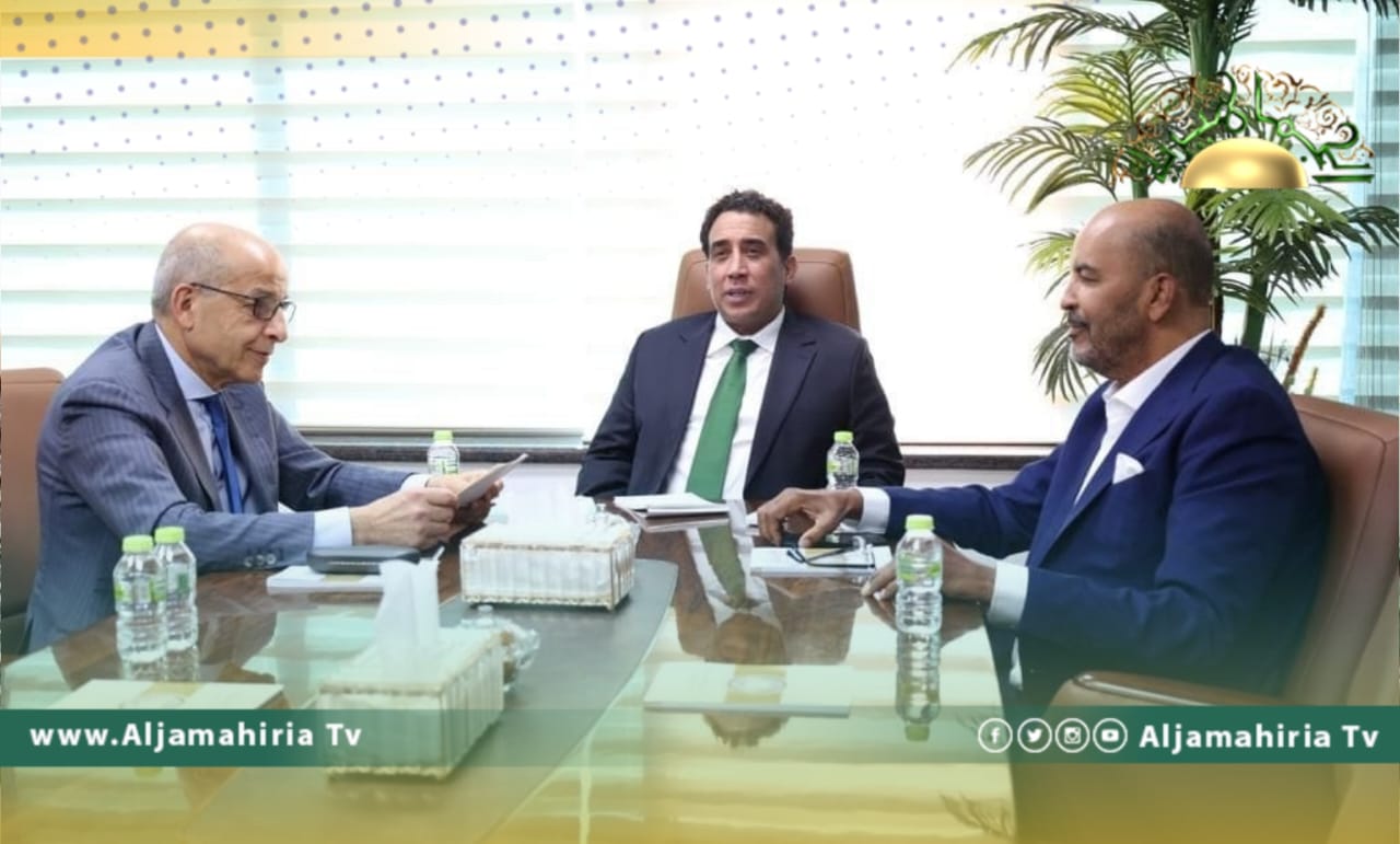 المنفي والكبير والكوني