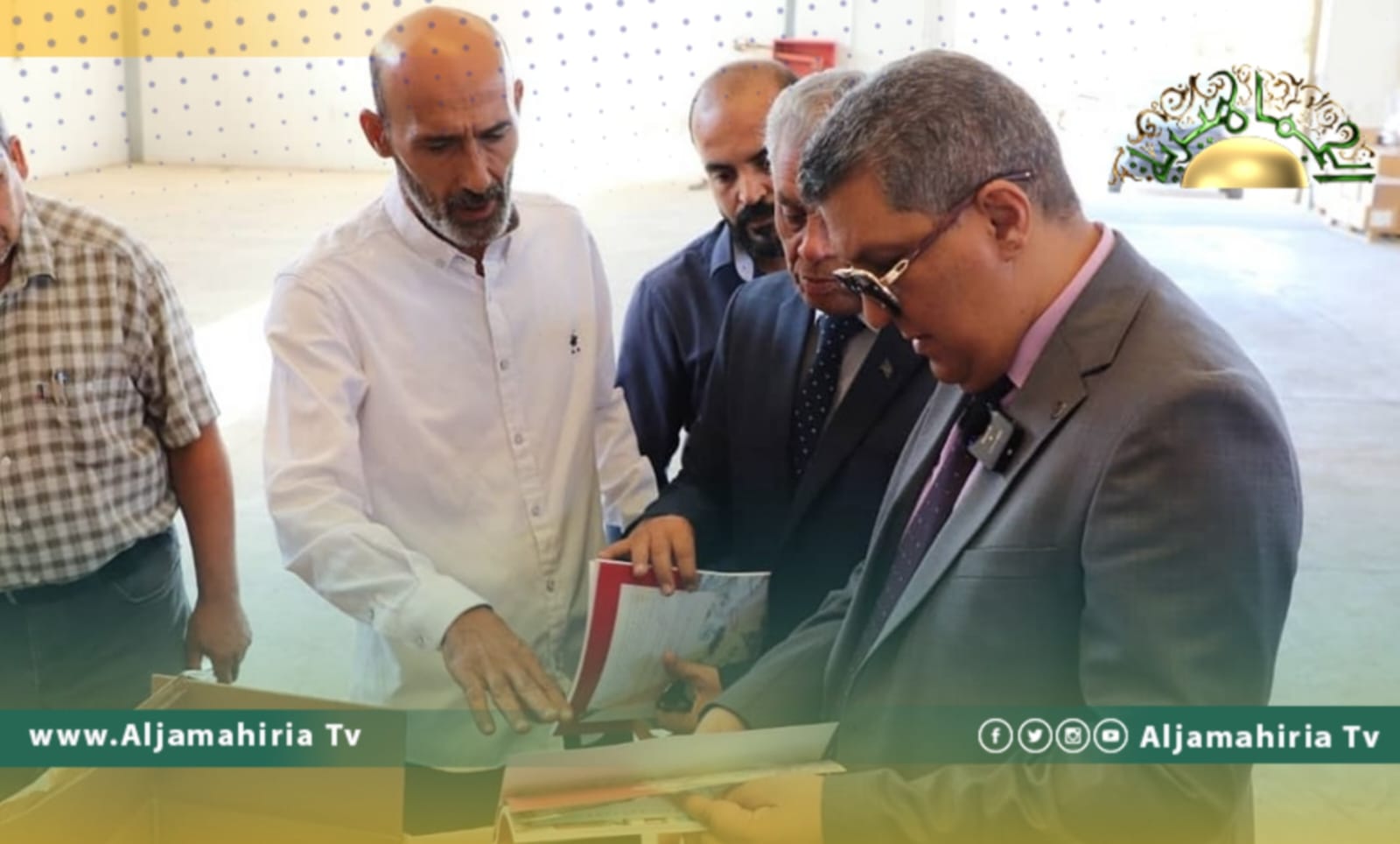 المقريف يعلن وصول شحنات الكتاب المدرسي للمخازن ويؤكد ضرورة توزيعها في 20 أغسطس