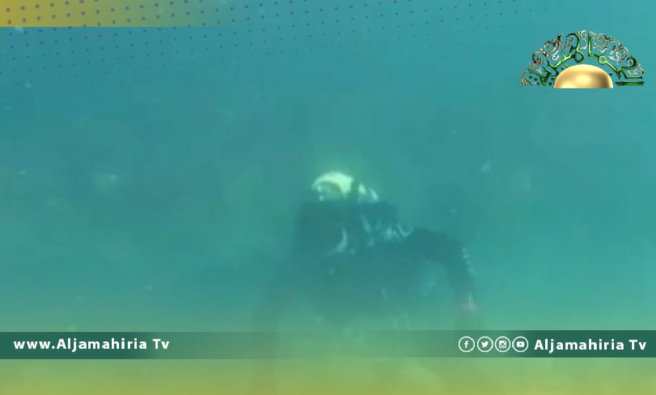 غواص للبحث عن جثث في درنة