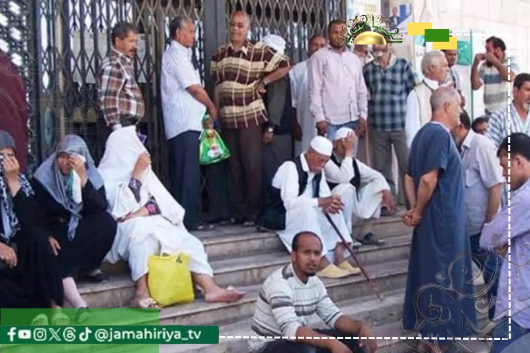 تقرير يحذر من دولرة الاقتصاد الليبي في ظل انخفاض قيمة الدينار