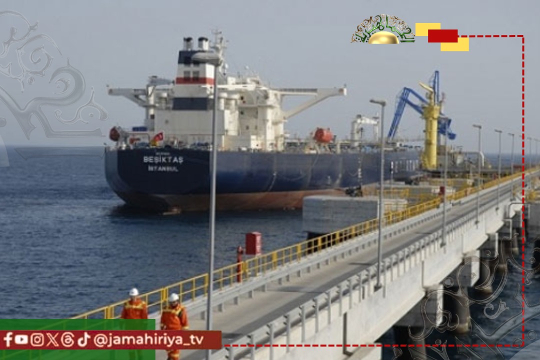 عاجل | أنباء عن غرق قاطرة إنقاذ بسبب شدة الرياح وارتفاع الأمواج بميناء رأس لانوف