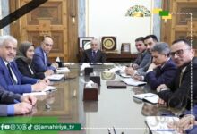 محافظ المركزي يبحث إلغاء ضريبة السلع وخطة استئناف بيع النقد الأجنبي