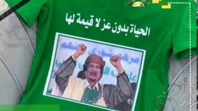 قبيل ذكرى الفاتح .. قمصان القائد معمر القذافي وعباراته تكتسح بني وليد وتكشف حنين الليبيين لزمن الجماهيرية