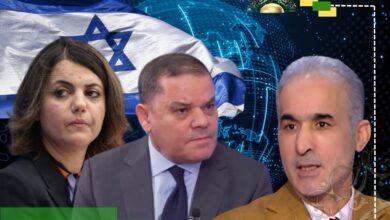 عاجل | ورشفانة تحت سطوة السلاح.. مقتل مواطن بوابل من الرصاص أمام مقر «الكتيبة 55» وسط تصاعد جرائم القتل والانفلات الأمني رصدت منصة راصد الحقوقية مقتل المواطن عبدالعظيم جدير، البالغ من العمر 31 عامًا، من سكان منطقة المعمورة بورشفانة. ووقعت الحادثة أمس الأربعاء، أمام أحد مقرات جماعة مسلحة في منطقة قرقوزة بورشفانة. وأفادت المعلومات بأن جدير قُتل بعيار ناري استهدف منطقة الرأس والرقبة، ما أدى إلى وفاته فورًا متأثرًا بإصابته. وحملت منصة راصد الحقوقية عناصر «الكتيبة 55 مشاة»، بإمرة معمر الضاوي وعادل كريم، مسؤولية الواقعة، وفق المعلومات التي رصدتها. واعتبرت المنصة أن ملابسات الواقعة، حال ثبوتها، تشكل جريمة قتل عمد وحرمانًا تعسفيًا من الحق في الحياة. وطالبت وزارة الداخلية ومديرية أمن الجفارة وجهاز المباحث الجنائية والأجهزة الأمنية ومكتب المحامي العام بفتح تحقيق شامل لكشف ملابسات الواقعة وضبط المتورطين وتقديمهم إلى العدالة. وأعربت المنصة عن قلقها من تصاعد جرائم الاختطاف والاعتقال التعسفي والقتل خارج نطاق القانون. وتكشف الواقعة مجددًا حجم الانفلات الأمني الذي تعانيه مناطق عدة منذ فوضى 2011، مع استمرار جرائم القتل والخطف والاعتقال خارج إطار القانون، في ظل انتشار السلاح وتعدد التشكيلات المسلحة. ويفاقم غياب العدالة والردع من خطورة المشهد، إذ يتيح ضعف ملاحقة المتورطين والإفلات من العقاب تكرار الانتهاكات وتهديد حياة المواطنين وتقويض سيادة القانون. وحذرت المنصة من أن الفوضى الأمنية وتنامي نفوذ الخارجين عن القانون يقوضان سيادة القانون ويهددان أمن المواطنين.