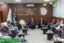 وسط احتجاجات وتراجع قيمة الدينار.. مجلسا النواب والدولة يبحثان توحيد المرتبات بالبلاد