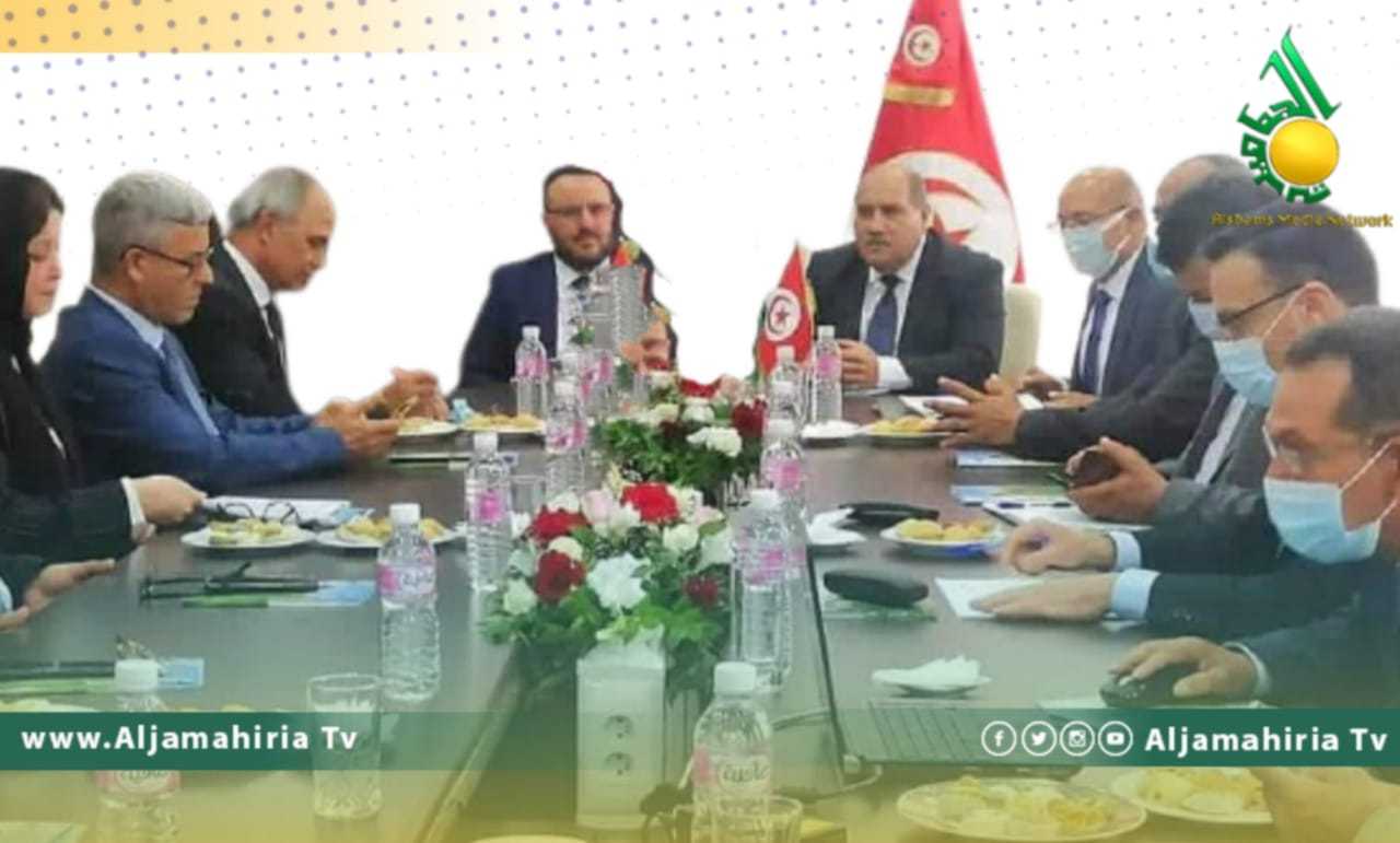 وزير الصناعة يزور تونس