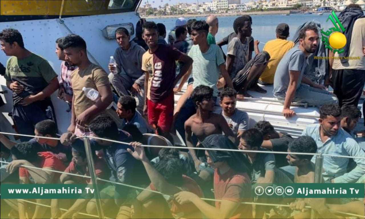 انقاذ مهاجرين في عرض البحر