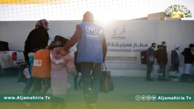 نقل 107 لاجئا من ليبيا