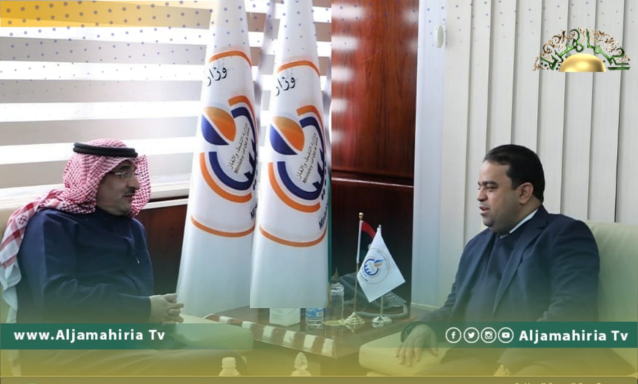 وزير العمل علي العابد يكلف بمهام وزارة النفط والغاز