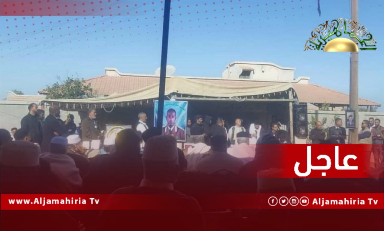 عاجل| المشاركون في جنازة الشهيد البطل هشام الشوشان يطالبون بإجراء انتخابات رئاسية وبرلمانية حرة ونزيهة