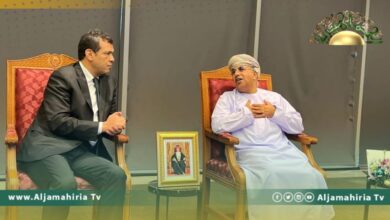 أبوجناح يبحث مع وزير الصحة العماني سبل تعزيز التعاون بين البلدين