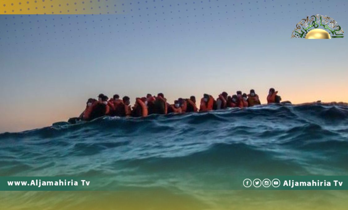 السلطات اليونانية تنقذ قارب صيد يحمل 483 مهاجرا قادما من ليبيا