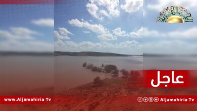 عاجل / انهيار أجزاء من الطريق الساحلي في وادي كعام بالخمس بسبب سوء الأحوال الجوية