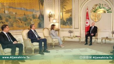 نجلاء المنقوش مع الرئيس التونسي